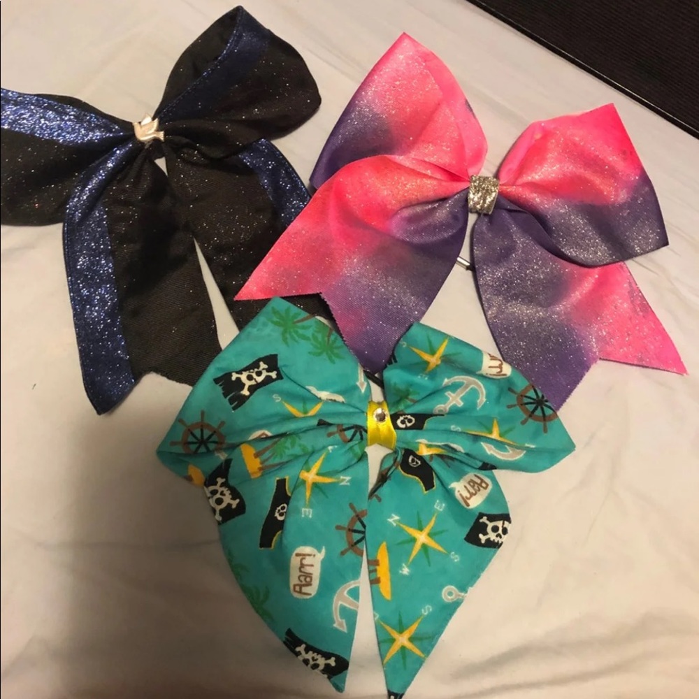 Cheer bows